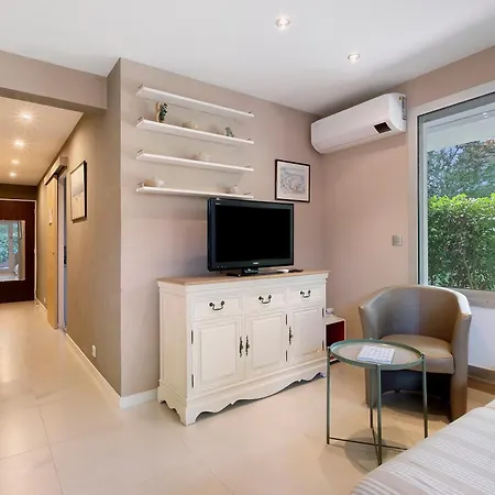 Juan-les-pins, Mas Du Tanit Olympe Apartment